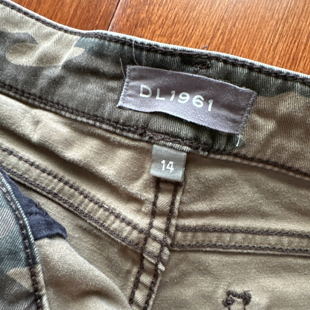 DL1961 Girls denim shorts - Picture 3 of 4